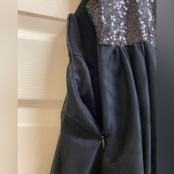 Toddler Girl Sequin Dress. Size 5T - Picture 9 of 13